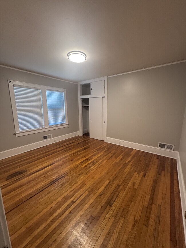 Foto del edificio - 806 Holloway Ave