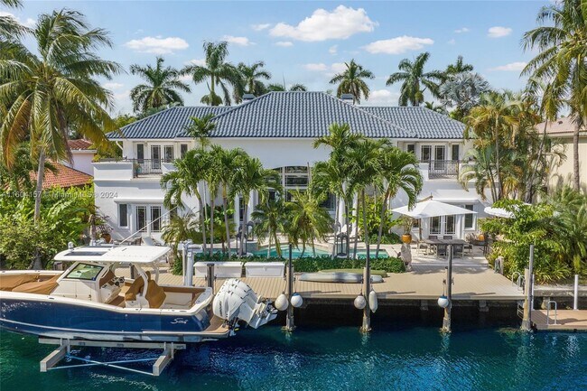 Building Photo - 166 Royal Palm Dr