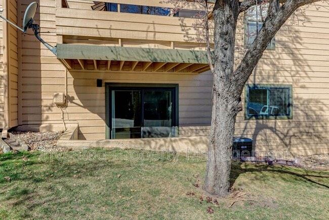 Building Photo - 370 Zang St