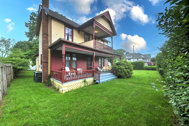 Building Photo - 32 Seaside Ave