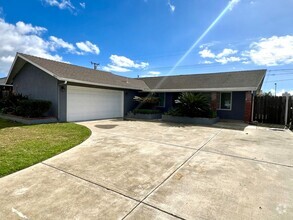 Building Photo - 5892 Chinook Dr