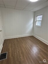 Building Photo - 722 Hopkins St