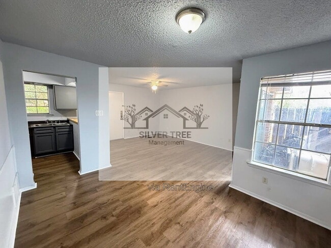 Building Photo - 4820 Wellesley Ave