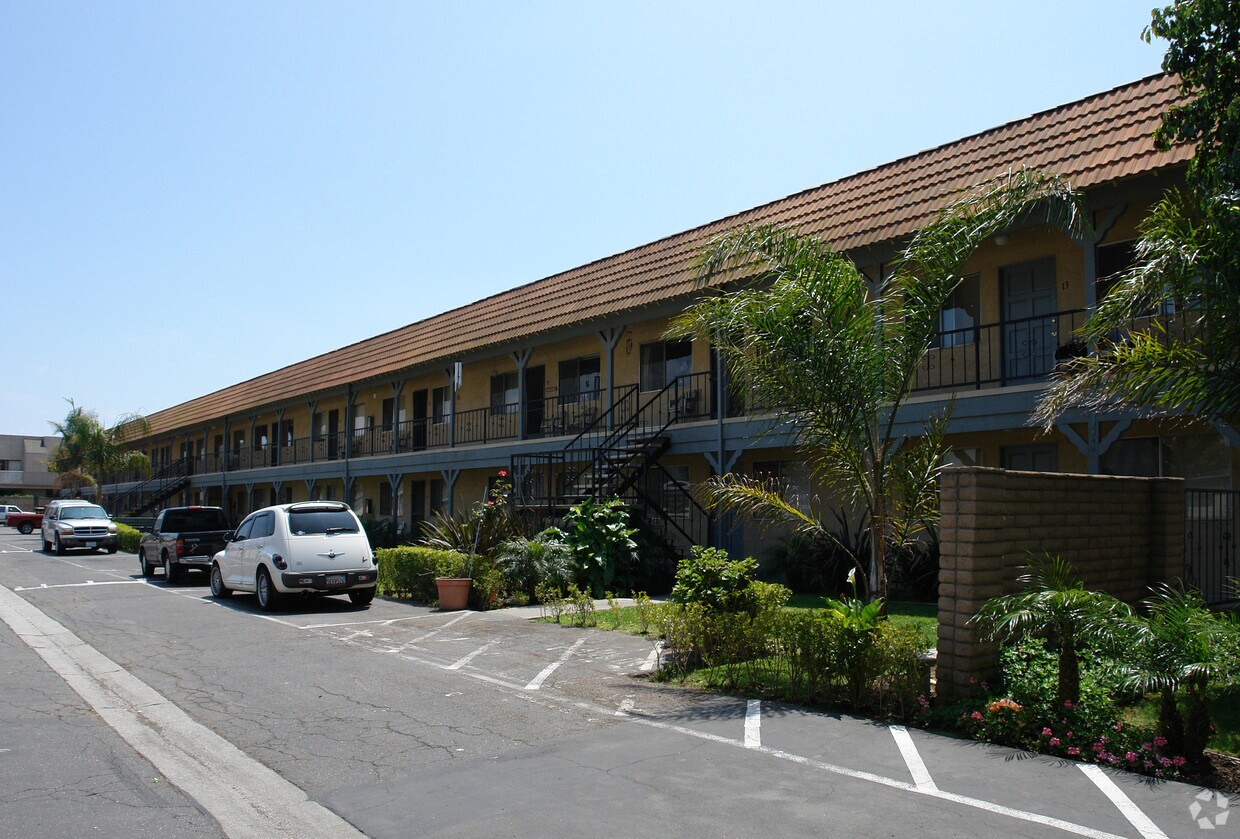 Foto principal - Huntington Beach Apartments
