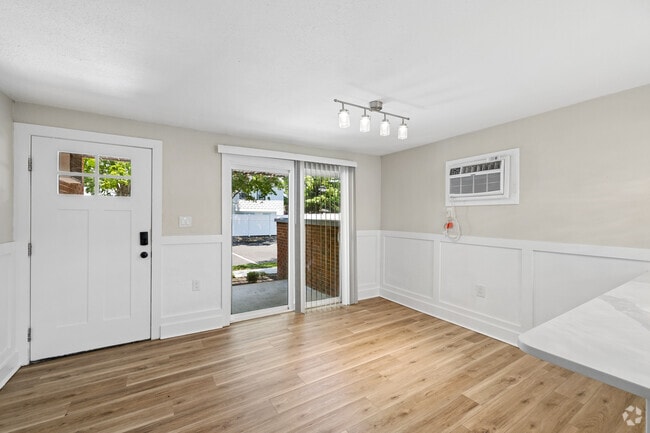 2BR, 1BA - 1,078SF - Dining Room - Atbridge TownHomes