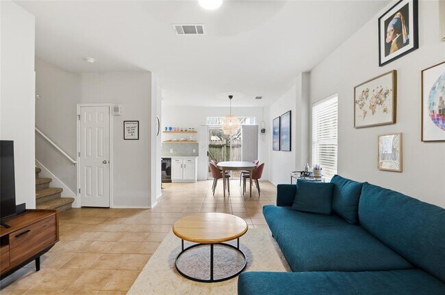 Foto del edificio - 4501 Whispering Valley Dr