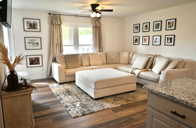 Building Photo - 802 Longview Dr