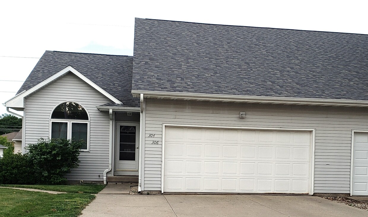 Street View - 304 Cayman St (Iowa City, IA)