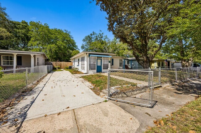 Foto del edificio - 3233 Dellwood Ave