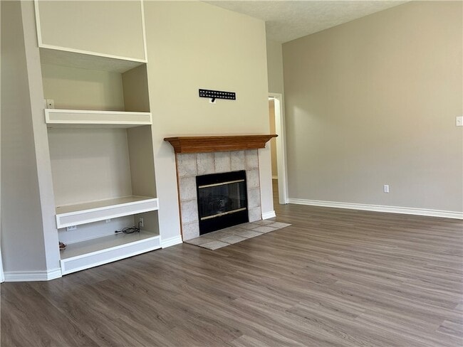 Building Photo - 3619 Vienna Dr