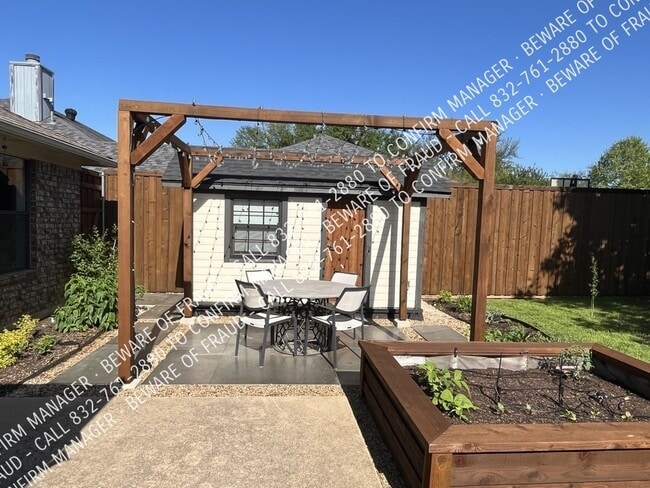 Building Photo - 645 Thompson Dr