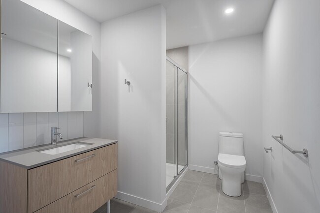 Building Photo - E507