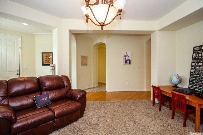 Building Photo - 7000 Artisan Cir