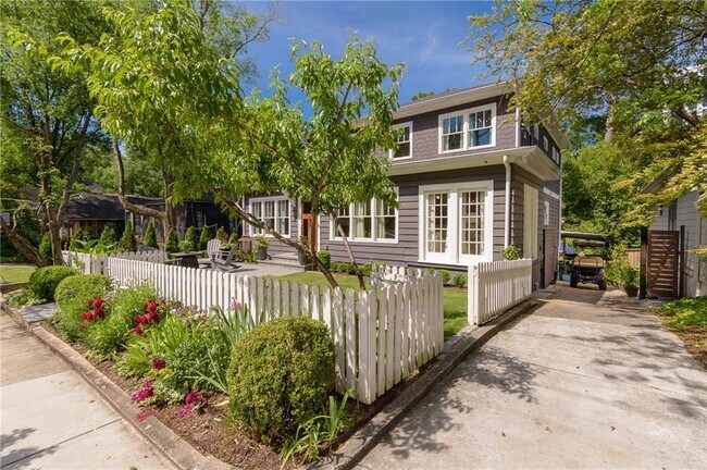 Foto del edificio - 2406 Glenwood Dr NE