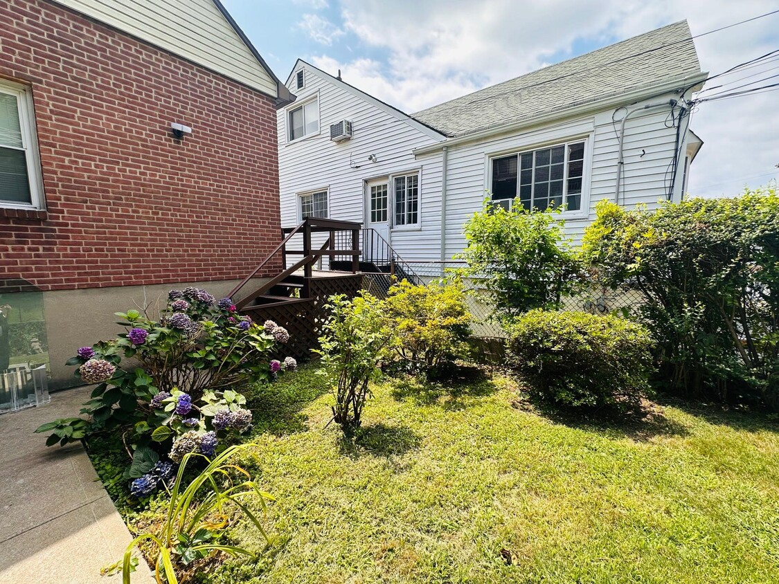 Primary Photo - 25 Hillview Ave