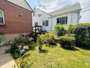 Building Photo - 25 Hillview Ave
