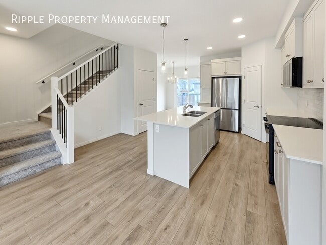 Building Photo - CHARMING 3 BEDS, 2.5 BATHS SINGLE-FAMILY HOME | MODERN COMFORT IN AIRDRIE