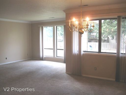 Building Photo - 522 SW Eastman Pky