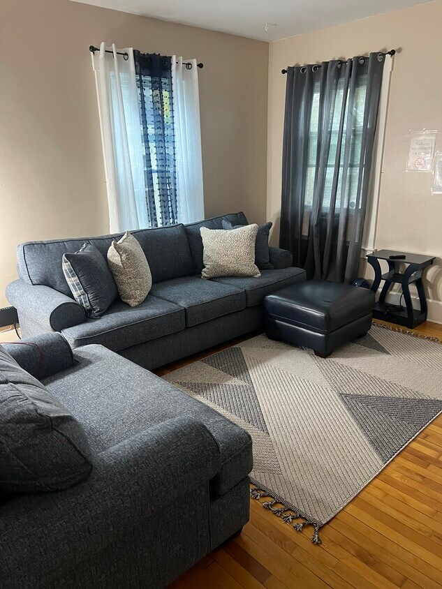 Foto principal - 160 Stafford Ave