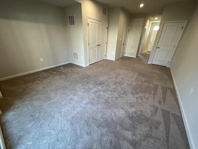 Foto del edificio - 505 Rolling Valley Dr