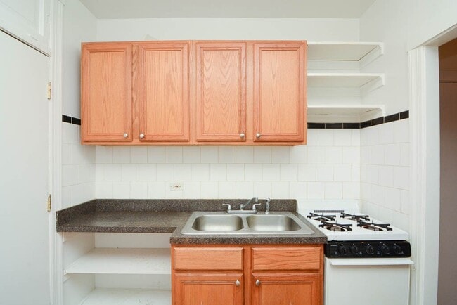 Building Photo - 2647 N Spaulding Ave