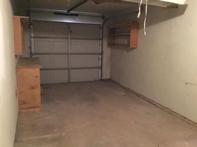 Building Photo - Great 3 bedroom, 1.5 bath home in Bethany ...
