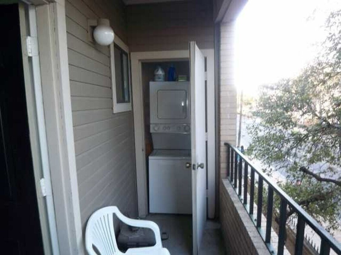 Building Photo - K006 - Salado Place #303