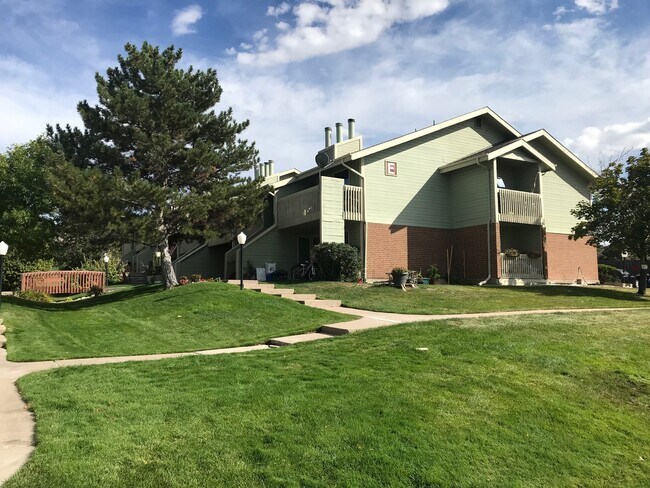 Building Photo - 532 Oakwood Dr