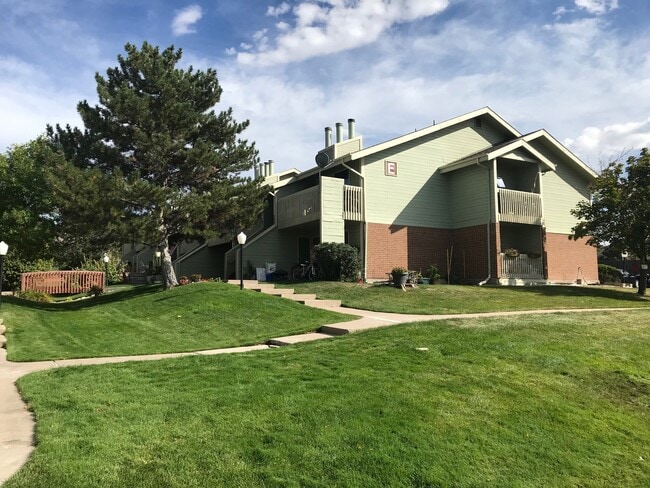 Building Photo - 532 Oakwood Dr