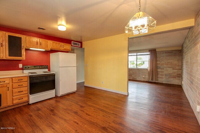 Building Photo - 4008 S Grand Palm Dr