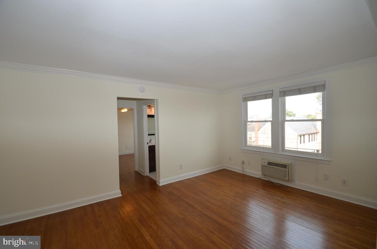 Primary Photo - 906 S Washington St