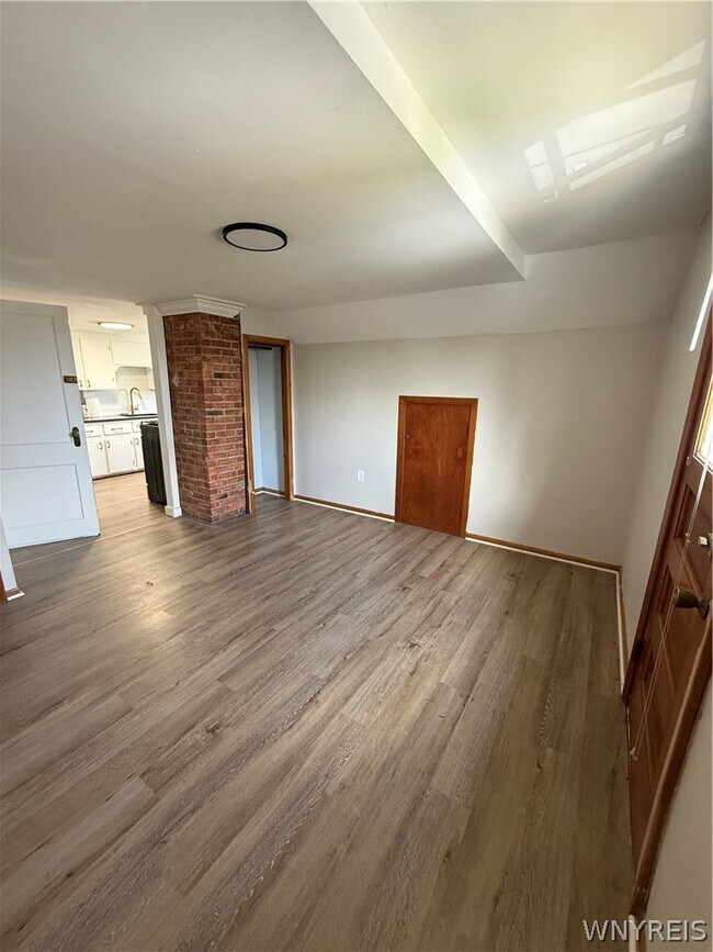 Foto del edificio - 579 Crescent Ave