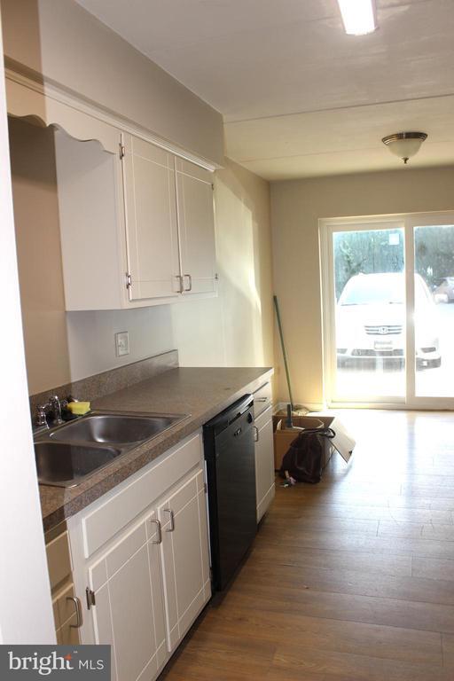 Building Photo - 45 Eisenhower Dr