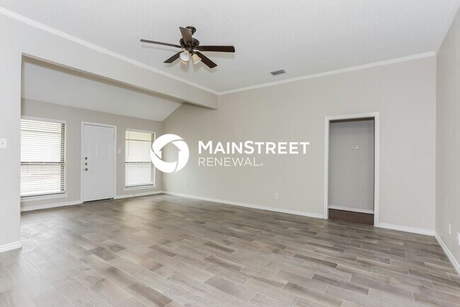 Building Photo - 3 Bedroom Pet-Friendly Home in Mesquite, TX with Main Street Renewal