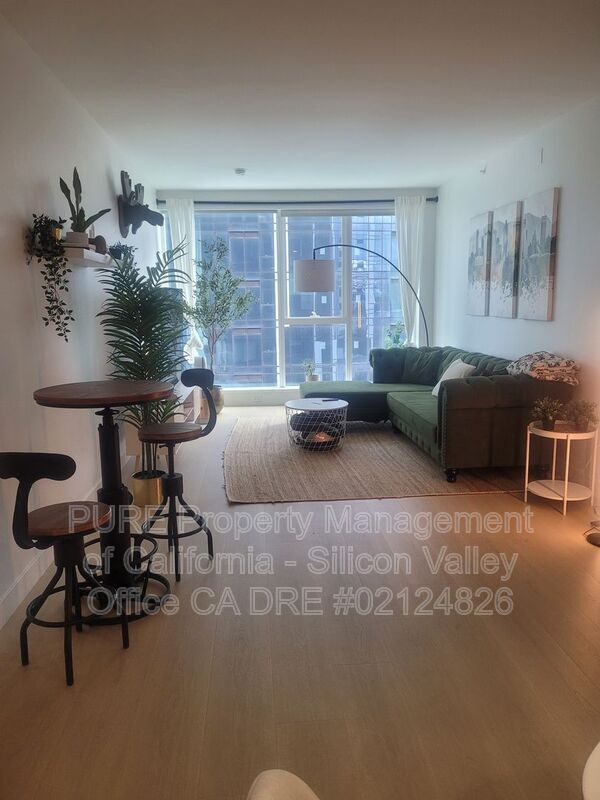 Foto del edificio - 188 W St James St