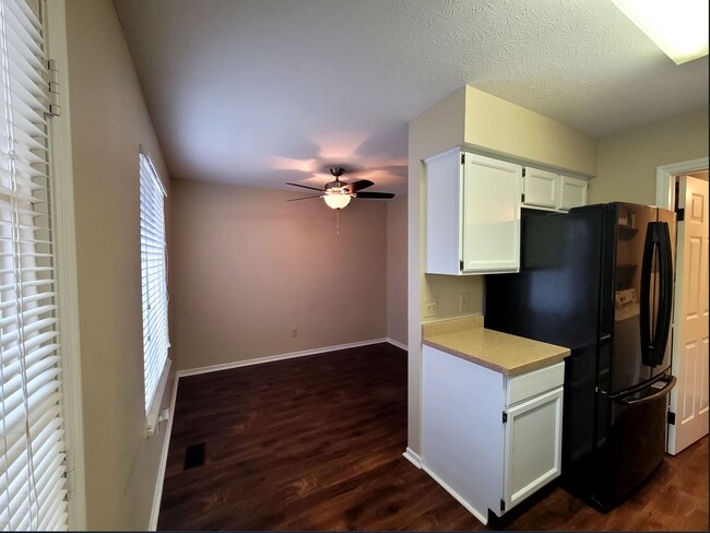 Foto del edificio - 2 bed 2.5 bath Townhouse condo in Butler Township