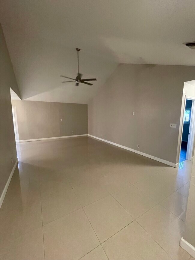 Loving room - 1917 Cornell Ave