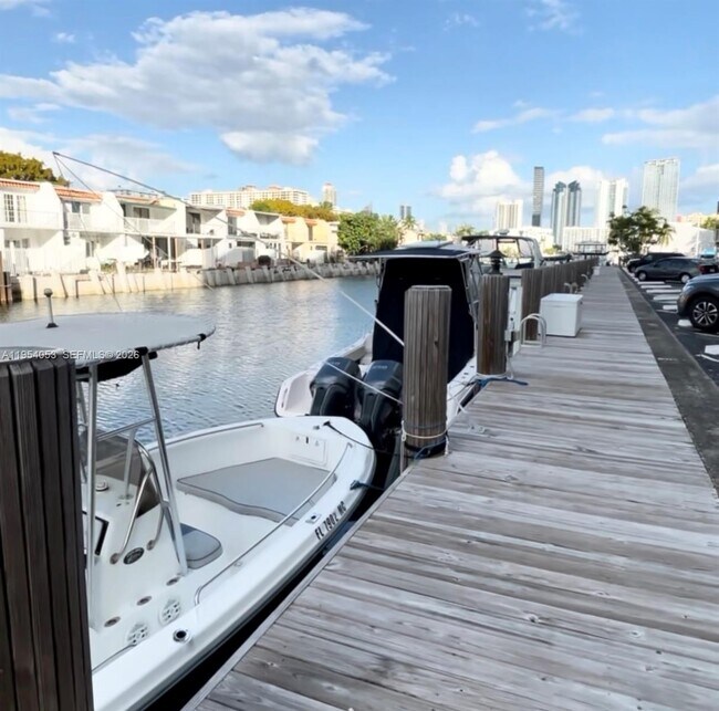 Foto del edificio - 3703 NE 166th St