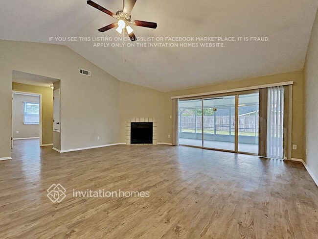 Foto del edificio - 411 Barrywood Ln