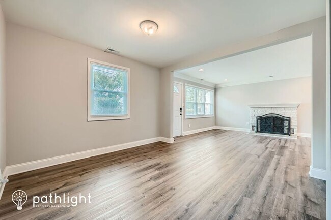 Building Photo - 404 7th Ave NE