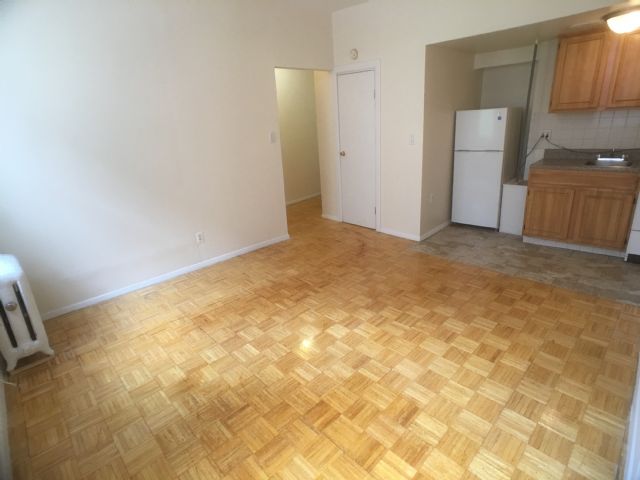 Primary Photo - 151 W 10th St
