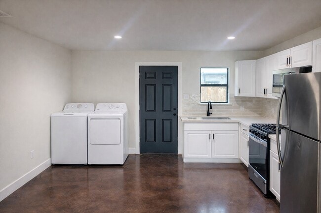 Building Photo - 618 E 40th St