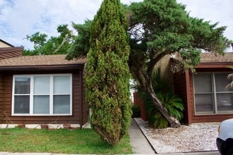 Building Photo - 1561 Arcadia Dr