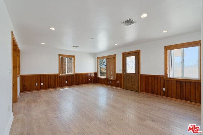 Building Photo - 42104 6th St E