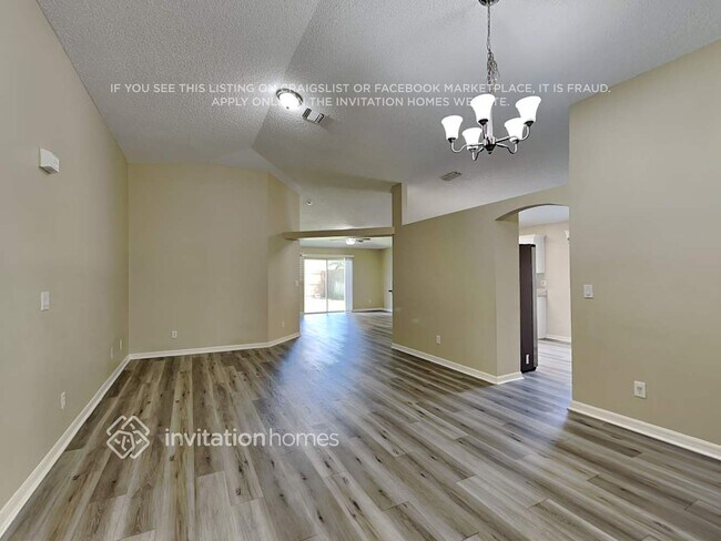 Foto del edificio - 2394 Bayhill Dr