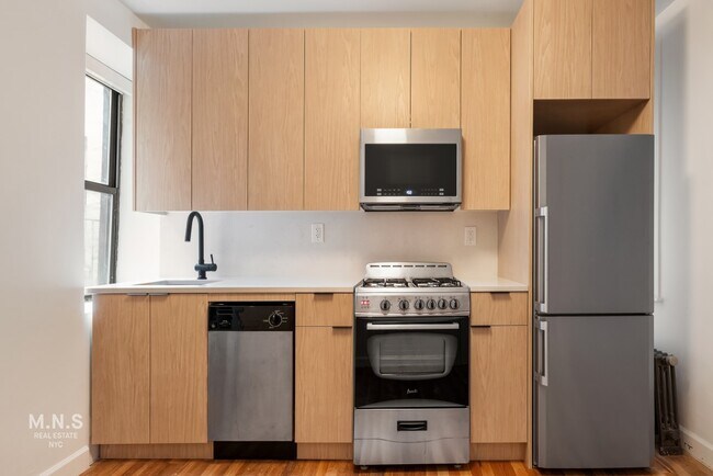 Building Photo - 112 Eighth Avenue