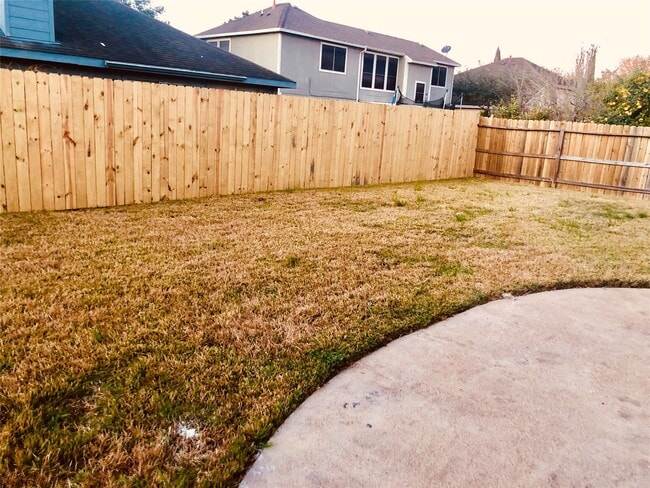 Building Photo - 2510 Carriage Ln