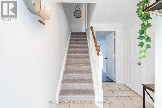 Building Photo - 220 Ormond Dr