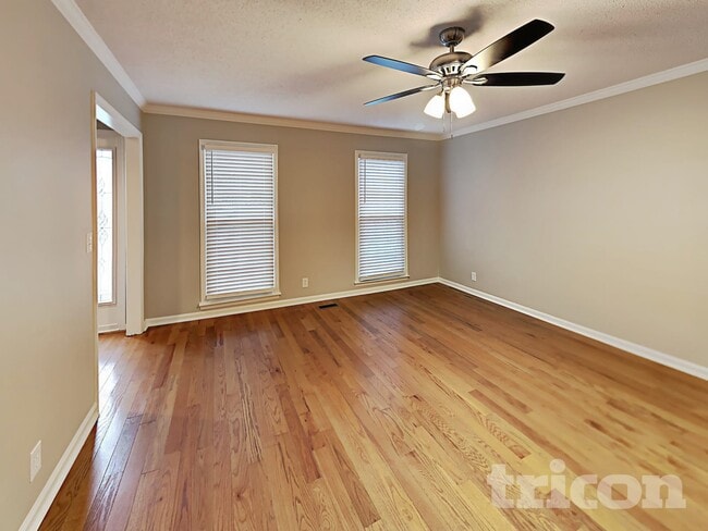 Building Photo - 2113 Putnam Ln