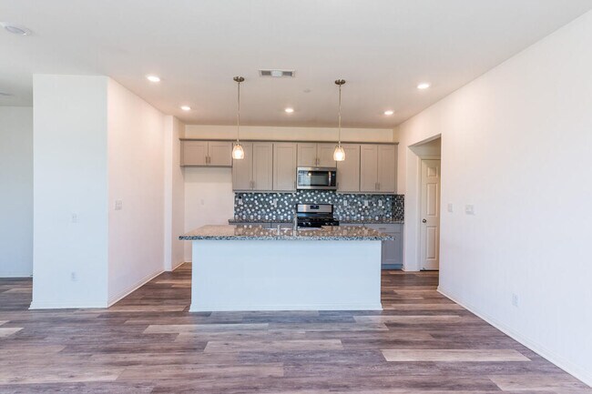 Building Photo - 27638 Sawtooth Ln